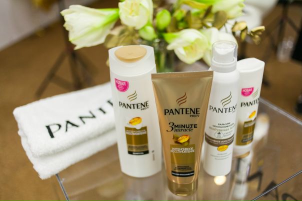А ты уже пробовала революционную новинку от Pantene - интенсивный бальзам-ополаскиватель 3 Minute Miracle, который способен всего 3 минуты восстановить твои волосы после целого месяца повреждений Если нет, то сейчас самое время, тем более что зима с ее холодами и шапками уже так близко