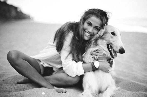 У мудреца спросили :Сколько видов дружбы существует Четыре - ответил он. Есть друзья, как еда - каждый день ты нуждаешься в них. Есть друзья, как лекарство, ищешь их, когда тебе плохо. Есть друзья, как болезнь, они сами ищут тебя. Но есть такие друзья, как воздух - их не видно, но они всегда с тобой...