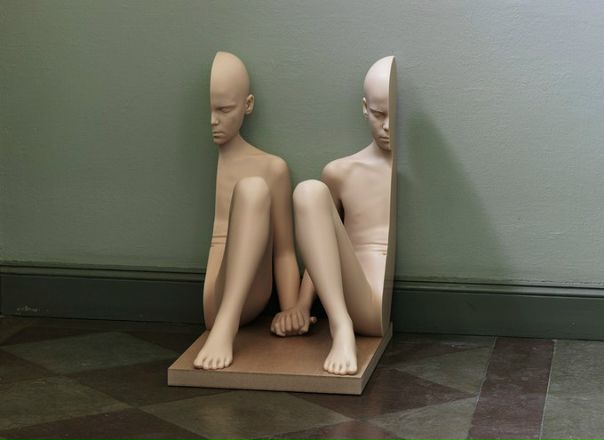Андерс Крисар (Anders Krisr) — шведский современный художник. Родился в 1973 году. Работает в жанрах скульптуры, инсталляции и фотографии. Живет и работает в Стокгольме.