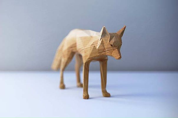 Иллюстратор-фрилансер и 3D-художник Mat Szulik создал серию моделей концептуальных игрушек, оставляя им родимые пятна цифрового мира в виде рубленых многоугольников. 