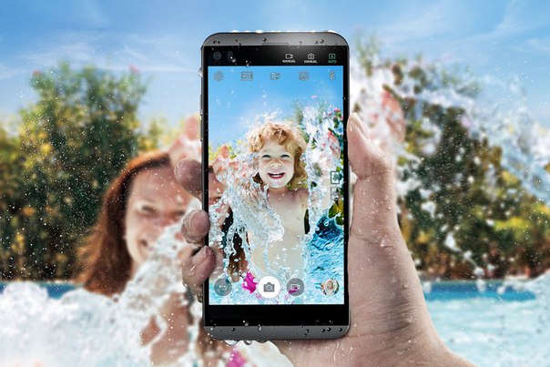 LG Q8: музыкальный водонепроницаемый смартфон с двумя дисплеями