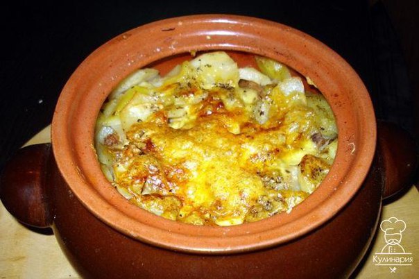 Мясо в горшочке с картофелем и сыром