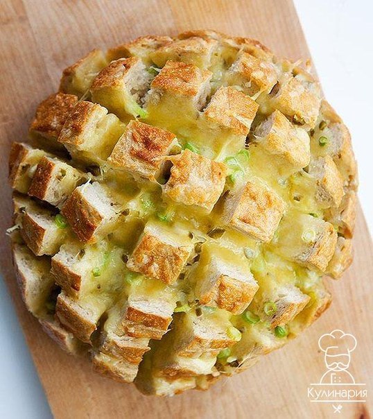 Хлеб запечённый с сыром, чесноком и зеленью!