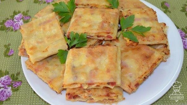 Жареный лаваш с колбасой и сыром.
