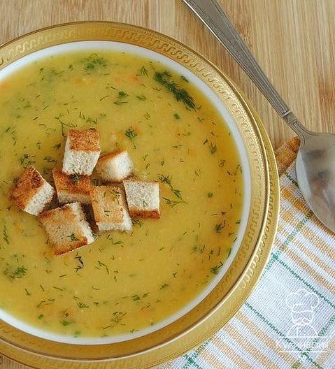 Гороховый суп с сухариками 