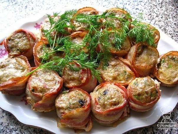 Вкусная горячая закуска «Буржуй в телогрейке». Буржуй в телогрейке — это настоящая бомба. Вкус - просто объедение, а аромат стоит такой, что даже самый сытый не сможет удержаться. К тому же готовятся они очень просто.