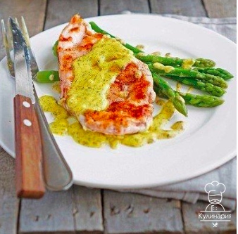 Курица в горчичном соусе со спаржей