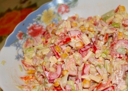 Салат с ветчиной и капустой