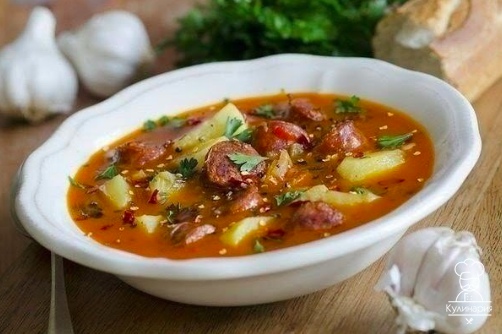 Острый испанский суп с колбасками