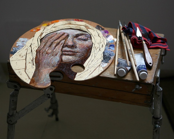 Художница из Нью-Йорка Дина Бродски (Dina Brodsky) собрала серию картин различных художников написанных прямо на палитре для рисования.