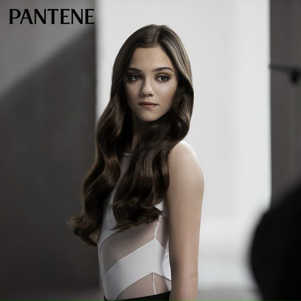 Евгения Медведева, посол красоты Pantene, двукратный призер Олимпийских Игр, делится своими впечатлениями о шампунях Pantene с новой формулой: 