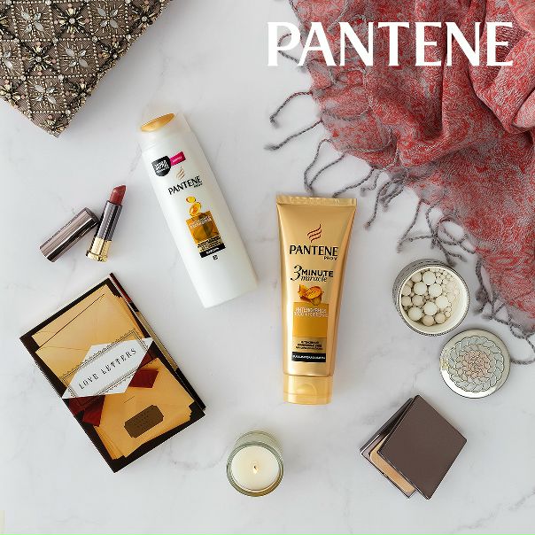 Что нужно, чтобы твоя осень была яркой Броские аксессуары, помада сочного оттенка и красивые волосы, которые сияют здоровьем, точно оживят серые будни! Не забудь, что после летнего отдыха твоим волосам нужен более интенсивный уход - на помощь придет бальзам-ополаскиватель 3 Minute Miracle! 