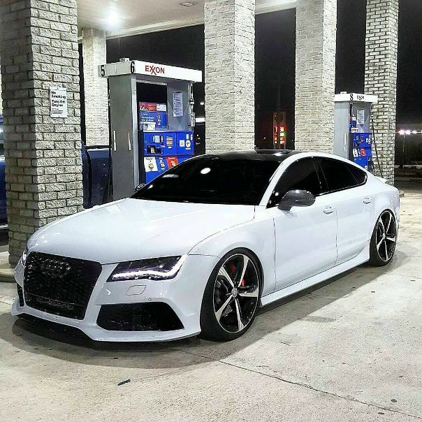 Красотка Audi RS7 