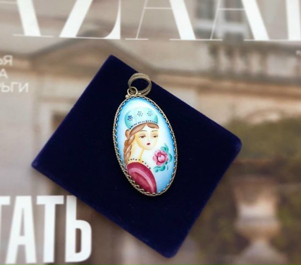 Кулон в наличии. Финифть. Ручная работа