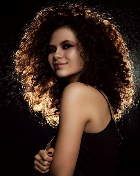 Мы убеждены, что любые волосы могут быть здоровыми и красивыми: длинные и короткие, кудрявые и прямые! Хотим поделиться историей Настасьи Никишиной, одной из победительниц 1 этапа конкурса #моиволосыпантин, о любви к кудрявым волосам и уходе за ними