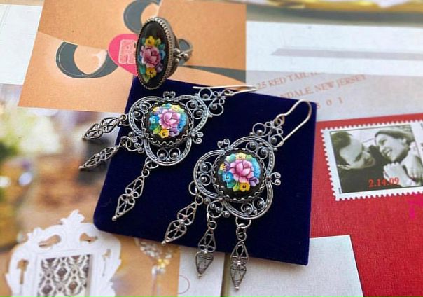 Очень красивый комплект в наличии. Финифть. Ручная работа