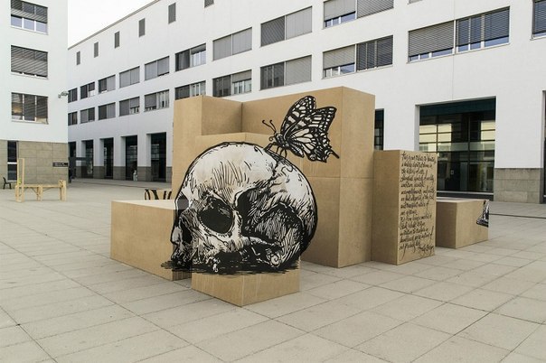 Группа художников «Truly Design» известна тем, что она создает на городских улицах удивительные объемные анаморфные рисунки. Если смотреть на них под определенным углом, то можно увидеть цельные, органичные изображения. 