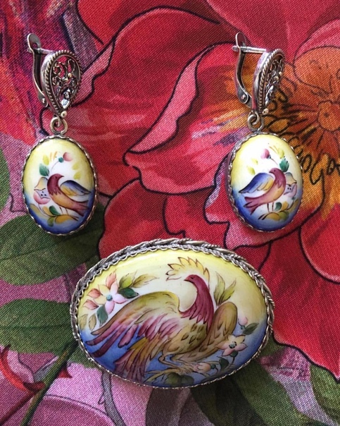 Татьяна, спасибо за ваши фото #русскийстиль #ростовскаяфинифть #ярмаркамастеровмосква #ярмаркамастеров #финифть #russianstyle #russiandesigners #enameljewelry #enamelpin #enamelpins #enameljewellery #жарптица #лобня #москва #ручнаяработа #enameling #jewelryenamel #горячаяэмаль #hotenamel #jewellery #jewelrydesign #jewellerymaker #jewelleryaddict #enamelart #enameljewellery #enameledjewelry #enamelpinsforsale #enamelflowers #hotenamel