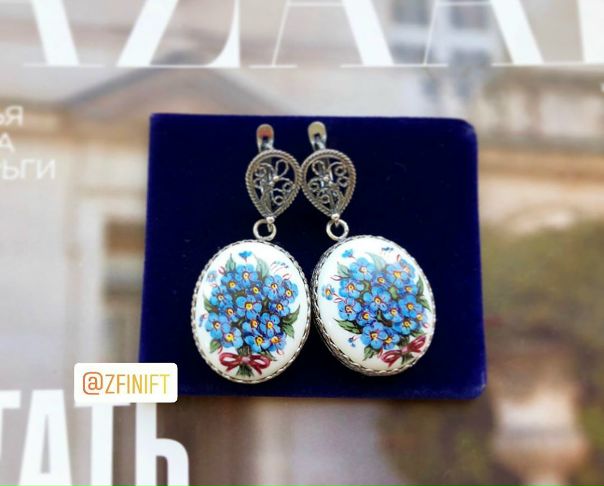 Серьги выполнены в технике Финифть. Ручная работа