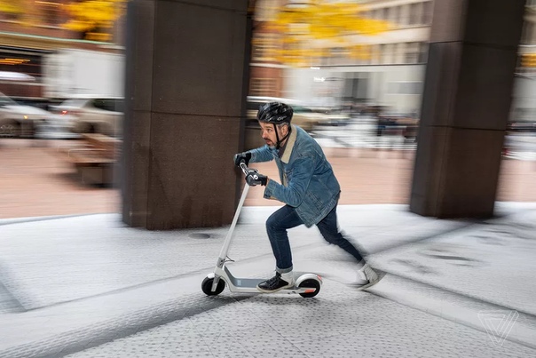 Складной электросамокат для передвижения по холмистой местности