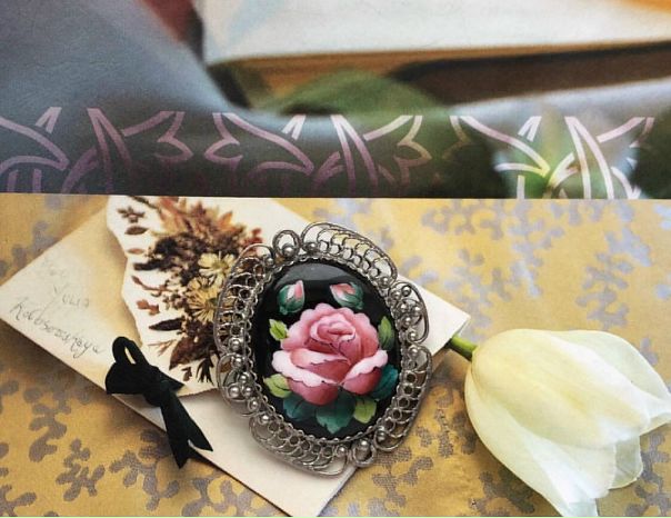 Брошь в наличии . Финифть. Ручная работа  