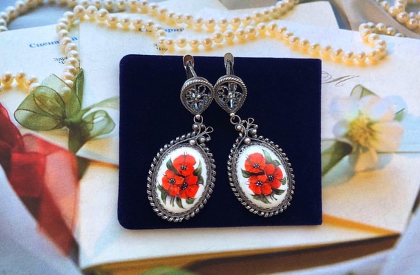 Серьги выполнены в технике Финифть. Ручная работа. 