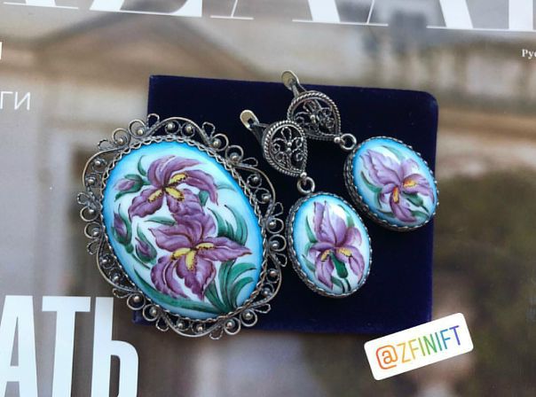ИрисыБрошь и серьги выполнены в технике Финифть. Ручная работа