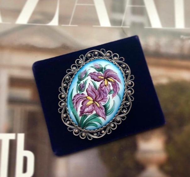 Брошь в наличии . Финифть. Ручная работа  