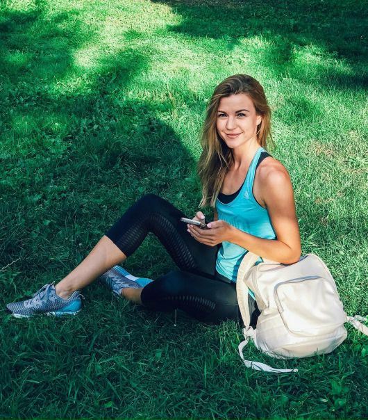 В этом году #Panteam бежит Абсолют Московский Марафон. Что нужно, чтобы стать частью нашей команды Просто прийти 23 сентября в бренд-зону Pantene! Мы ждём всех, кто готов бежать эту дистанцию вместе с нами, поддерживать друг друга, стать #СильнееСПантин! Рады сообщить, что у #Panteam уже появились первые участницы. Это личный тренер и колумнист Анастасия Rakamakafit (