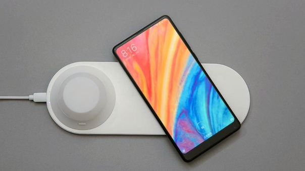 Китайская компания Yeelight запустила в продажу свой ночник с беспроводной зарядкой для смартфона