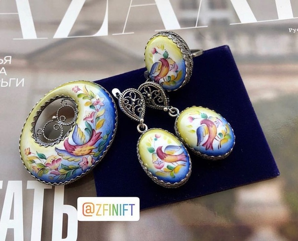 Комплект в наличииСерьги и кольцо в дутой оправе! Комплект выполнен в технике Финифть. Ручная работа