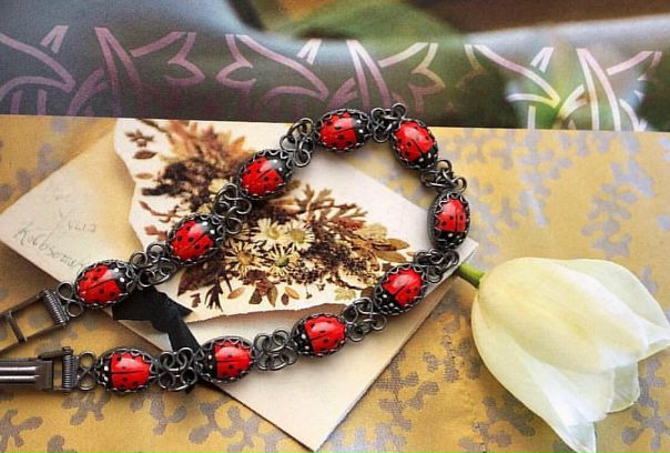 Браслет в наличии. Финифть. Ручная работа