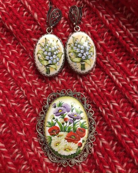Татьяна, спасибо за ваше фото #русскийстиль #ростовскаяфинифть #ярмаркамастеровмосква #ярмаркамастеров #финифть #russianstyle #russiandesigners #enameljewelry #enamelpin #enamelpins #enameljewellery #жарптица #лобня #москва #ручнаяработа #enameling #jewelryenamel #горячаяэмаль #hotenamel #jewellery #jewelrydesign #jewellerymaker #jewelleryaddict #enamelart #enameljewellery #enameledjewelry #enamelpinsforsale #enamelflowers #hotenamel