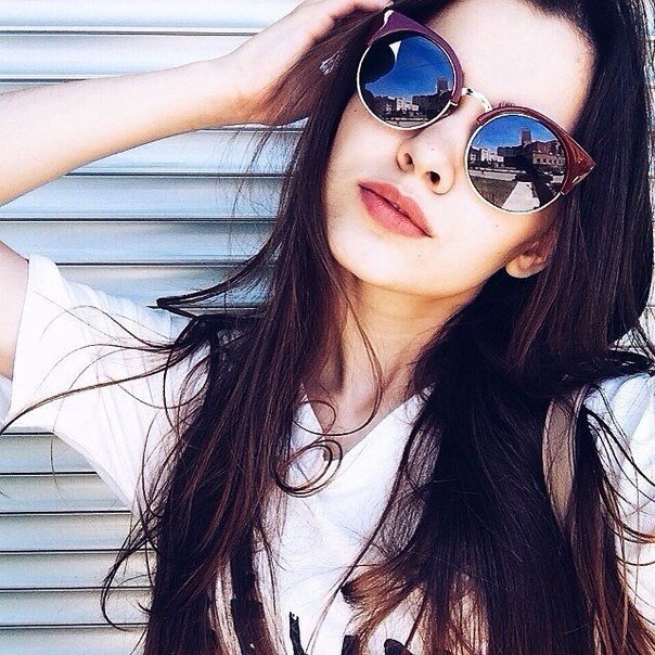 Сегодня увидела ЕГО! Мурашками покрылась кожа, дыхание сбилось, на лице появилась улыбка. Вот это ЛЮБОВЬ! Девочки, если бы вы только видели это платье.