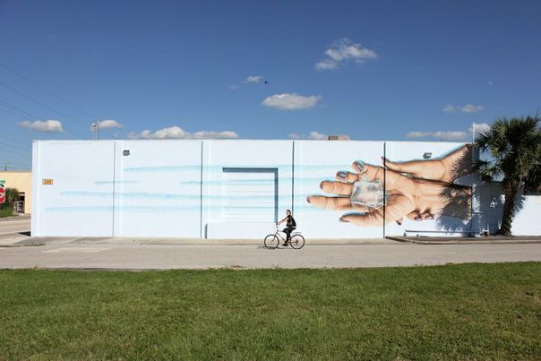 Джеймс Буллаф (James Bullough) — американский художник и иллюстратор, работающий в Берлине. Джеймс одинаково успешно работает как в студии, так и на улице.