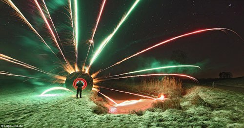 Еще немного световых картин. На этот раз - от Яна Веллерта (Jan Wllert) и Йорга Мидза (Jrg Miedza) из Бремена. #art #фотография