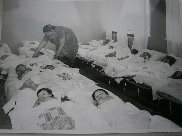 Хочу в детсад. Чтобы меня привели, накормили и спать уложили. Играть со мной не надо, я буду тихо спать и все!)