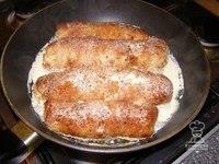 Куриные рулетики с грибами и сыром в сметанном соусе