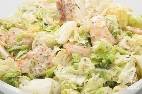 Капустный салат с курицей