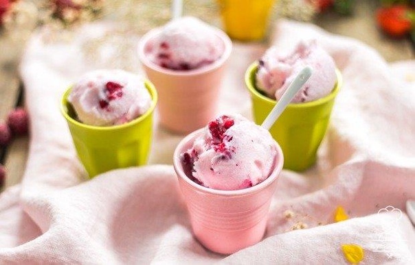 Клубничное мороженое с йогуртом