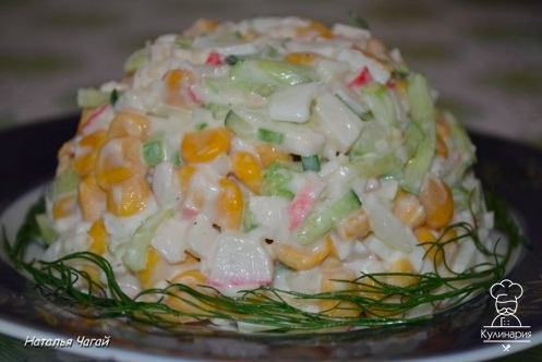 Салат с крабовым мясом.