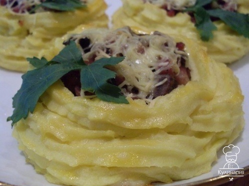 Картофельные корзинки с грибами и ветчиной