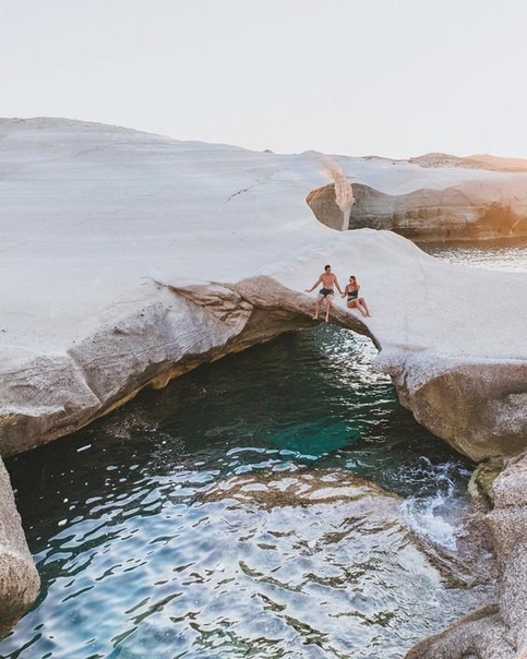 - Cо вчерашнего дня прошло 100 лет, ты заметила - Я тоже по тебе скучаю.