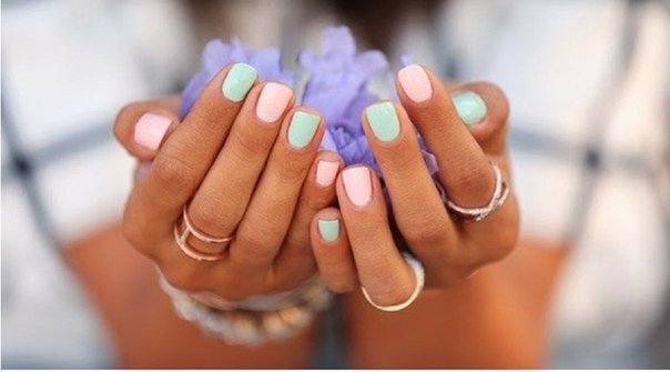 Сны забываются. Боль унимается. Раны срастаются. Время меняется. Судьбы ломаются. Люди меняются. Чувства теряются. Маски снимаются. Взгляды меняются. Мысли метаются. Что-то находится. Что-то теряется. Время меняется. Переживается. И забывается. Жизнь продолжается.