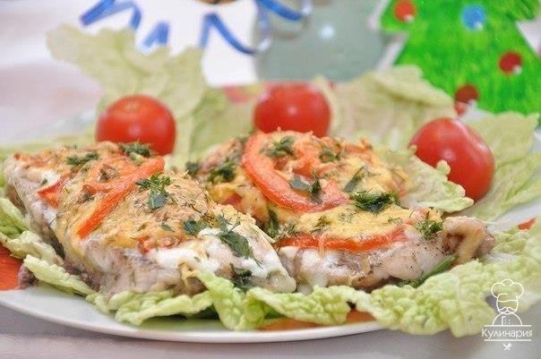 Рыбка с сыром и помидорами 