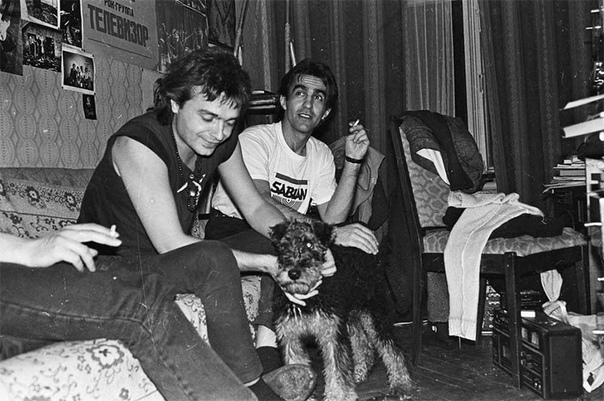 Хотим поделиться с вами подборкой раритетных фотографий НАШИх музыкантов. 