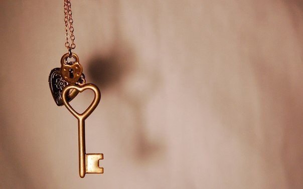 Замки не делаются без ключа. Точно так же, жизнь не дает нам проблемы без их решения. Мы должны иметь терпение, чтобы решать проблемы..