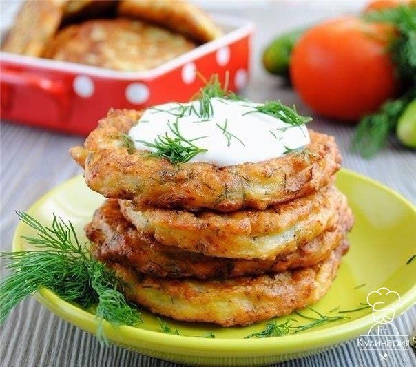 ОЛАДЬИ ИЗ КАБАЧКОВ С СЫРОМ И ЧЕСНОКОМ 