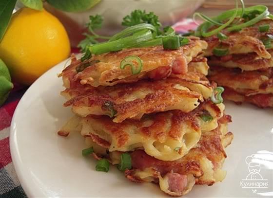 Картофельные драники с колбасой